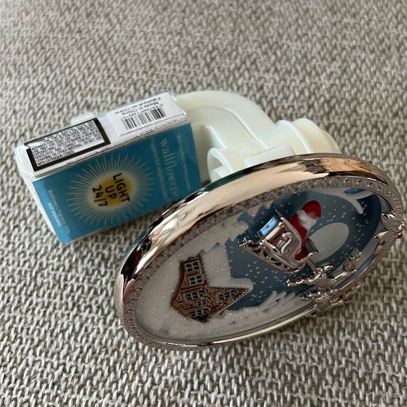 BNWT Bath & Body Works Light Up Wallflower Santa and Sleigh Reindeer Wallflower - Picture 4 of 6